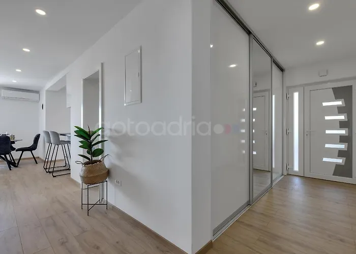 Luxurious Apartments Lara&Luka