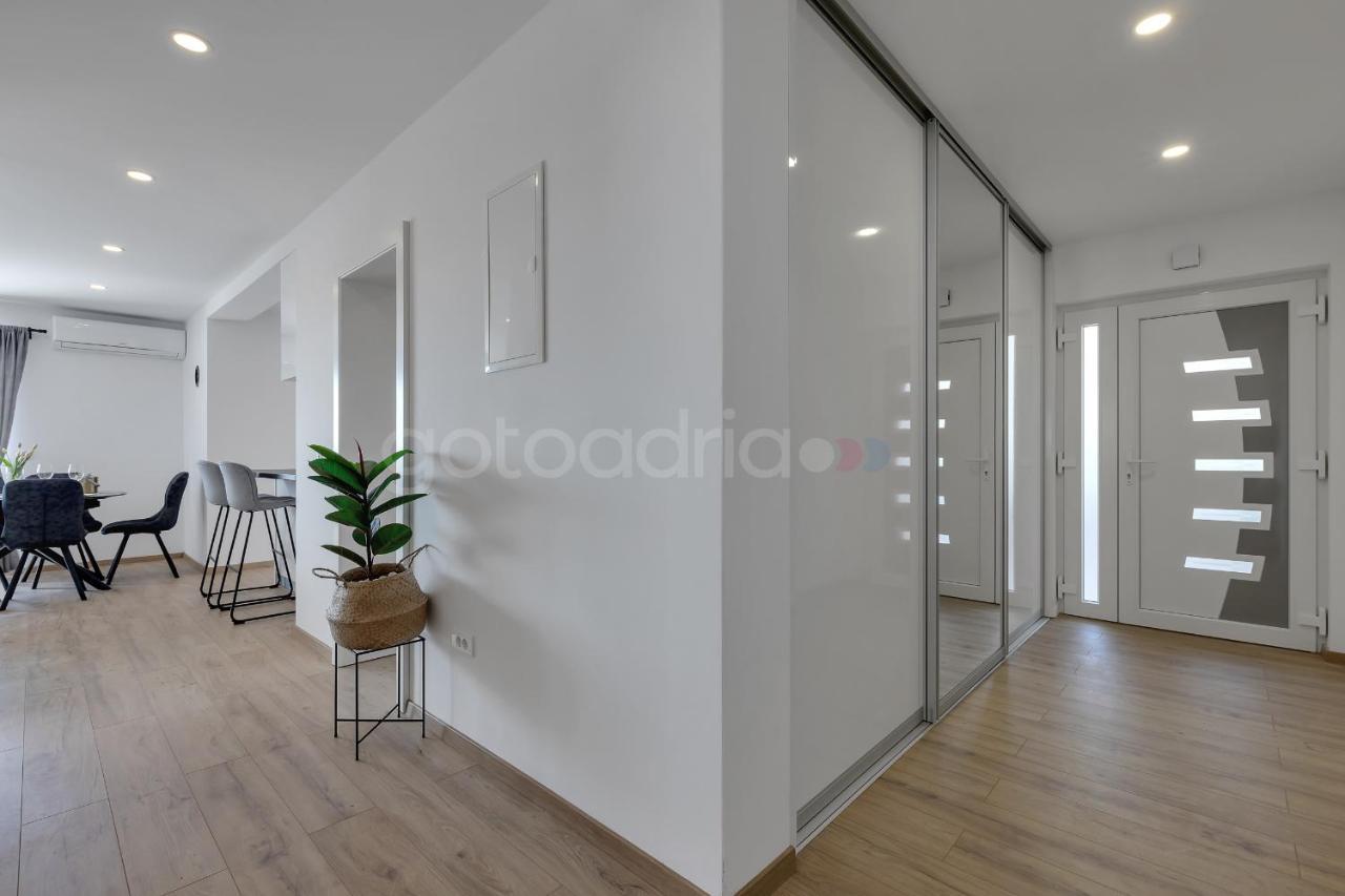 Apartment Luxurious Lara&luka